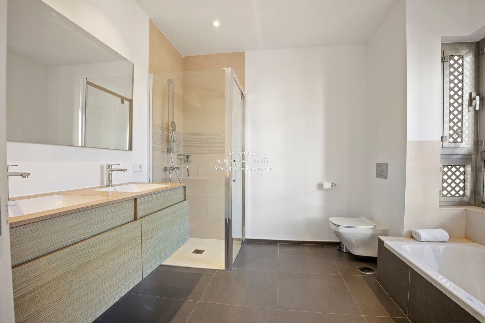 2 bedroom Flat for sale in Palm-Mar with pool garage - € 598,000 (Ref: 8456204)