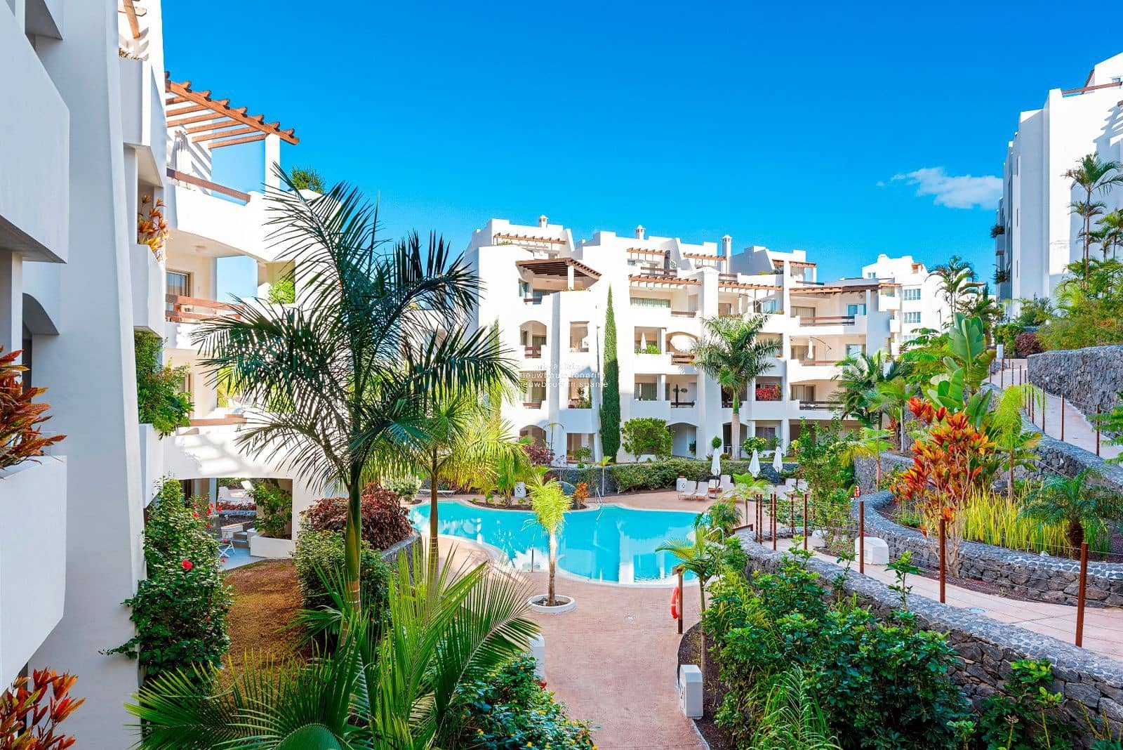 2 bedroom Flat for sale in Palm-Mar with pool garage - € 598,000 (Ref: 8456204)