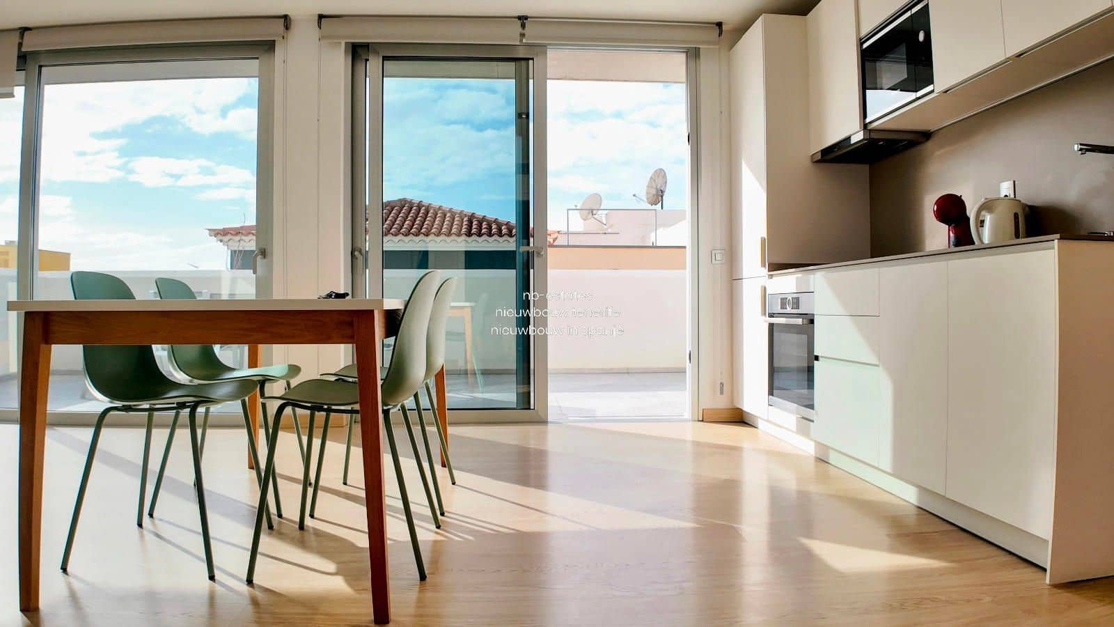 2 soveværelse Penthouse til salg i Adeje med swimmingpool - € 425.000 (Ref: 8686972)