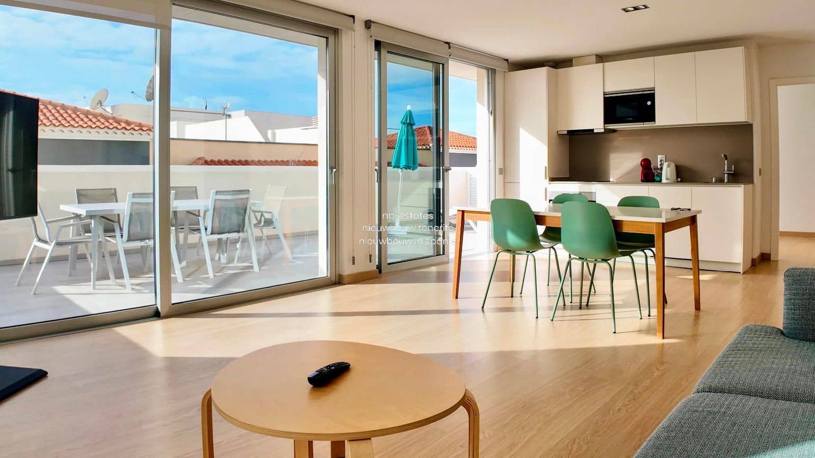 2 soveværelse Penthouse til salg i Adeje med swimmingpool - € 425.000 (Ref: 8686972)