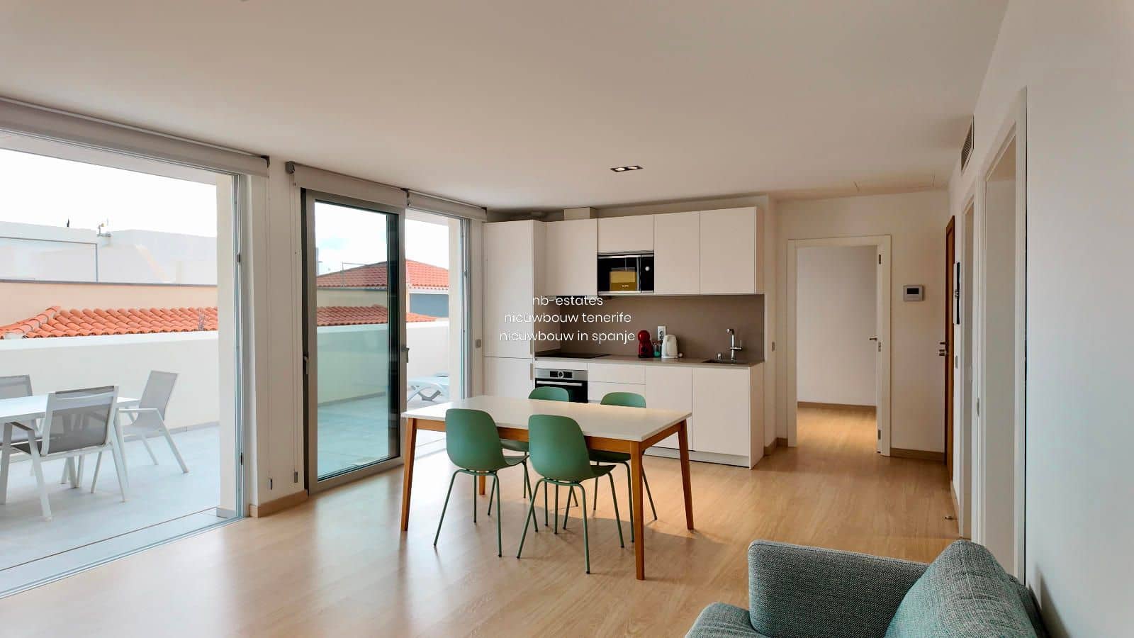 2 soveværelse Penthouse til salg i Adeje med swimmingpool - € 425.000 (Ref: 8686972)