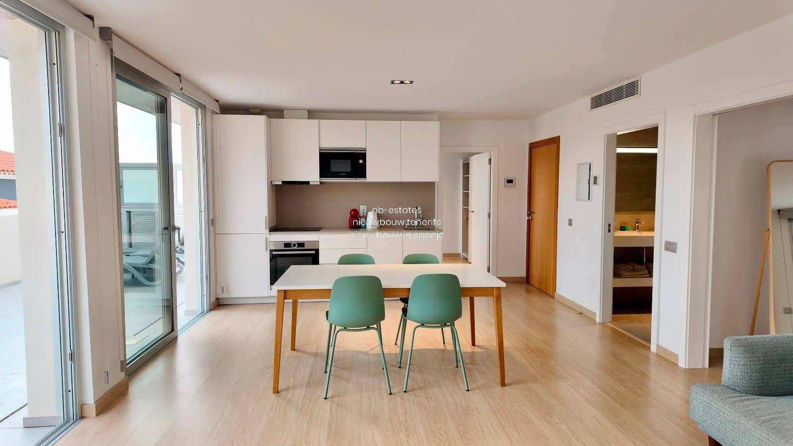 2 soveværelse Penthouse til salg i Adeje med swimmingpool - € 425.000 (Ref: 8686972)