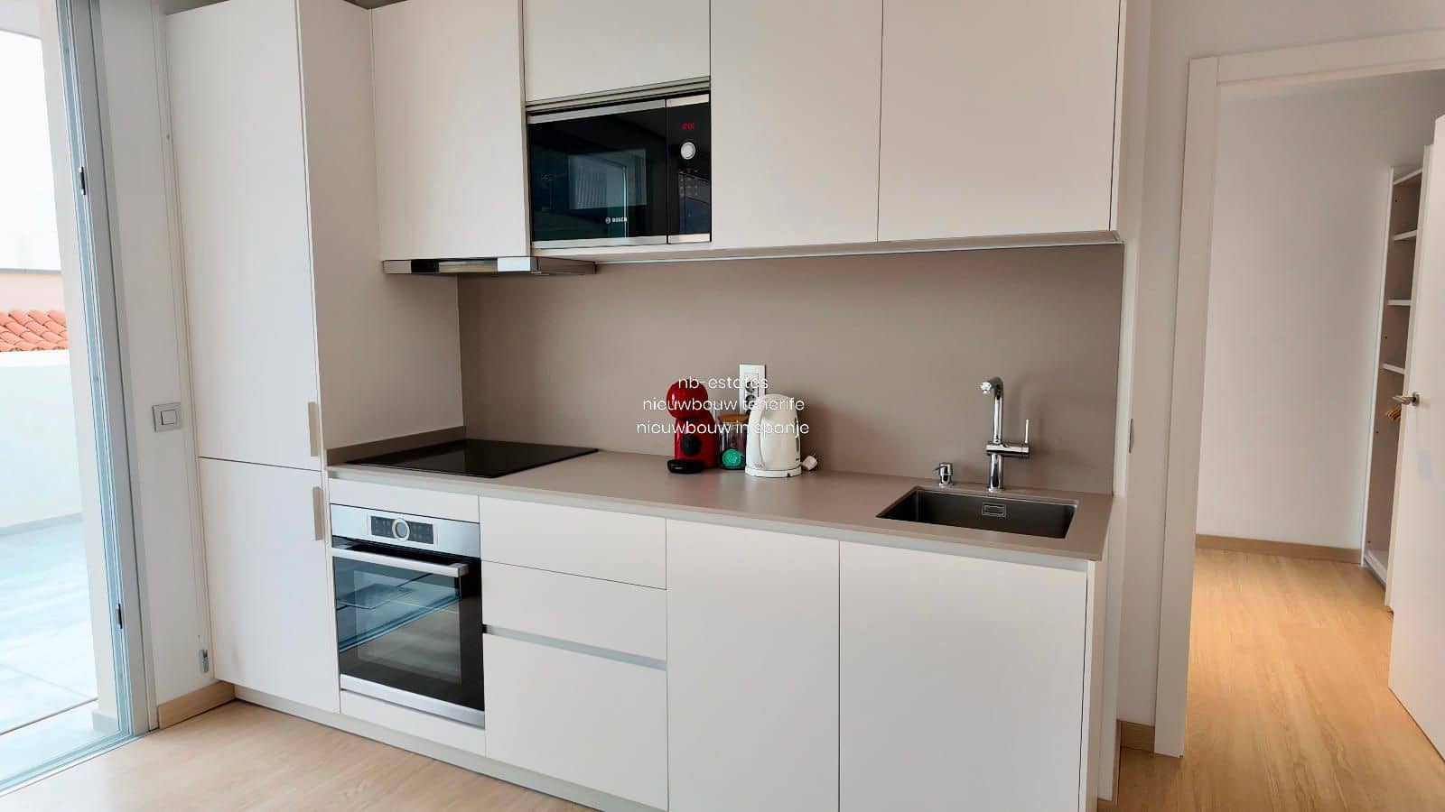 2 soveværelse Penthouse til salg i Adeje med swimmingpool - € 425.000 (Ref: 8686972)