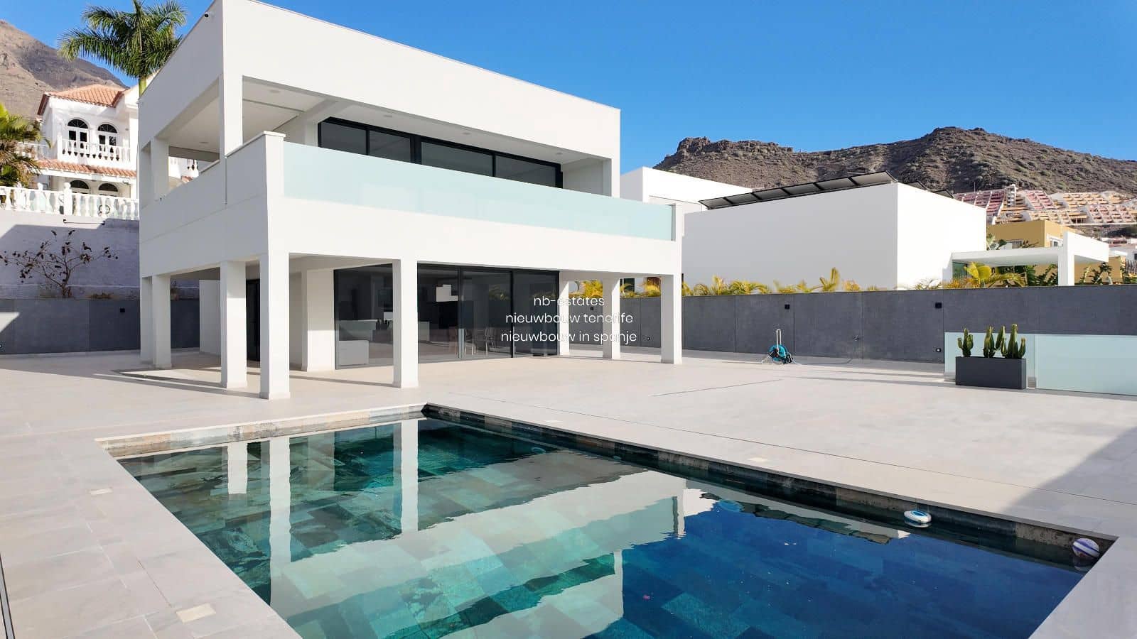 4 soverom Villa til salgs i Costa Adeje med svømmebasseng garasje - € 1 890 000 (Ref: 8728252)