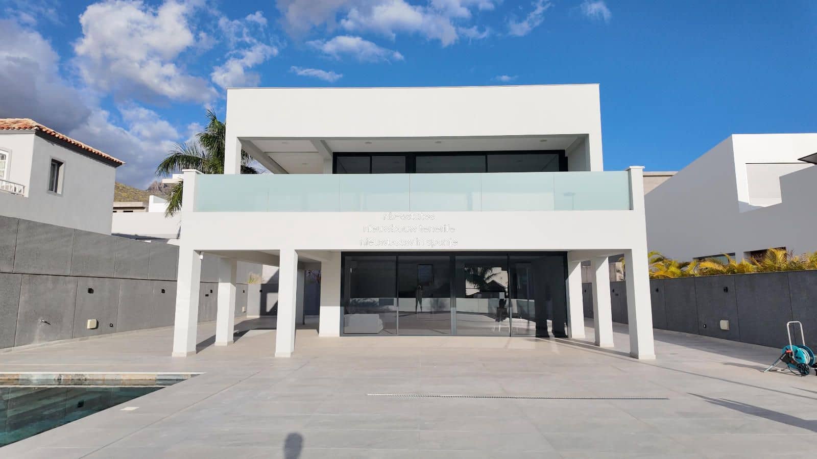 4 soverom Villa til salgs i Costa Adeje med svømmebasseng garasje - € 1 890 000 (Ref: 8728252)