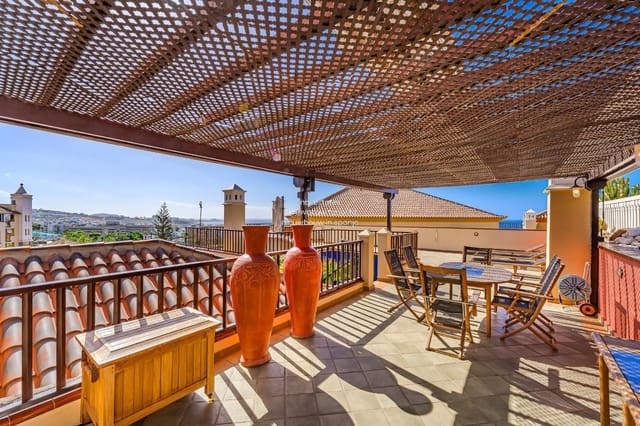 2 sovrum Takvåning till salu i Playa del Duque, Adeje med pool garage - 840 000 € (Ref: 8774769)