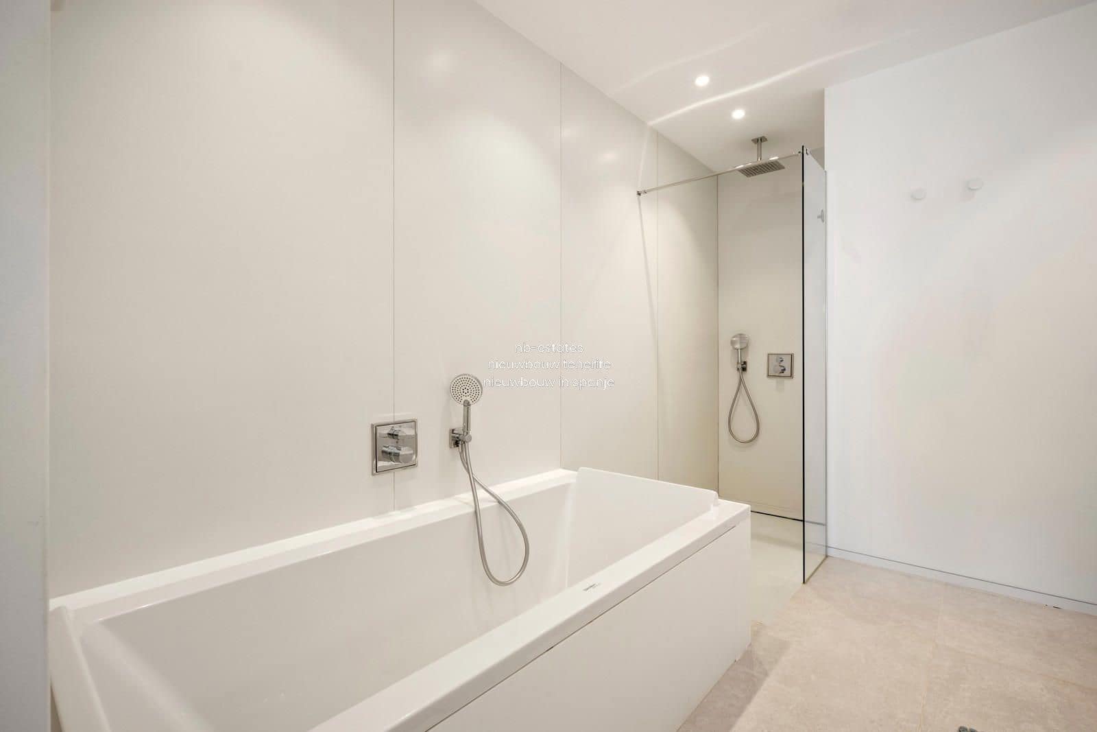 2 bedroom Flat for sale in Palm-Mar with pool garage - € 1,195,000 (Ref: 8875907)