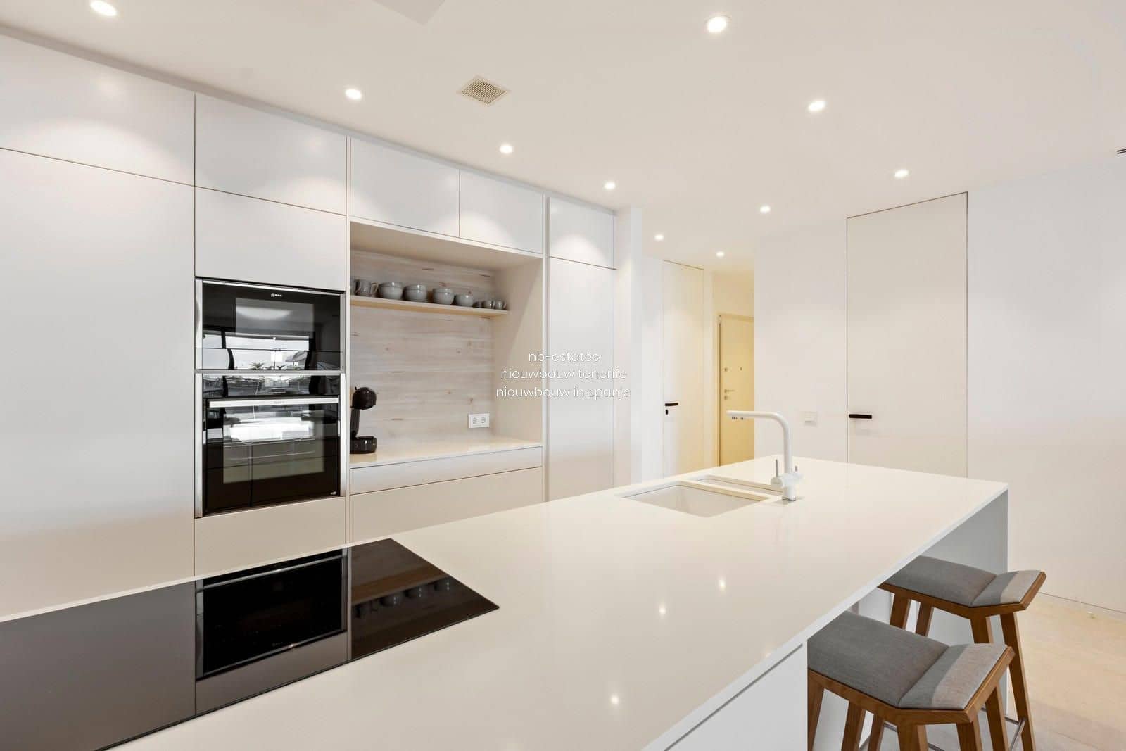 2 bedroom Flat for sale in Palm-Mar with pool garage - € 1,195,000 (Ref: 8875907)