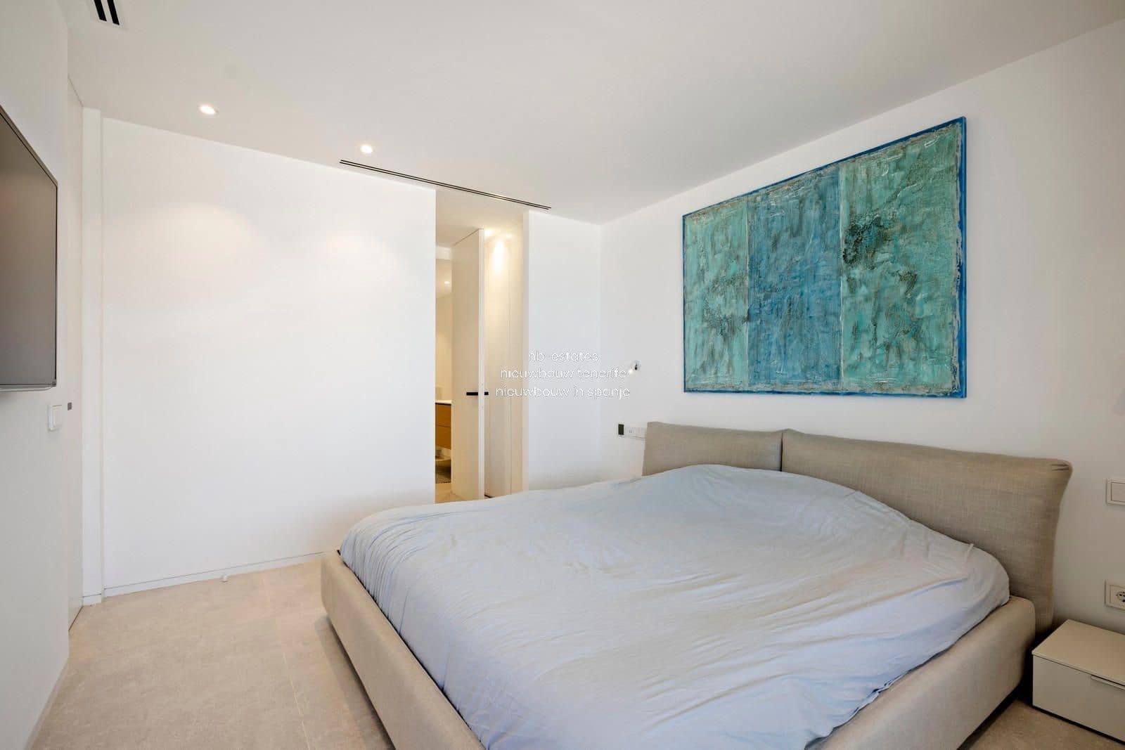 2 bedroom Flat for sale in Palm-Mar with pool garage - € 1,195,000 (Ref: 8875907)