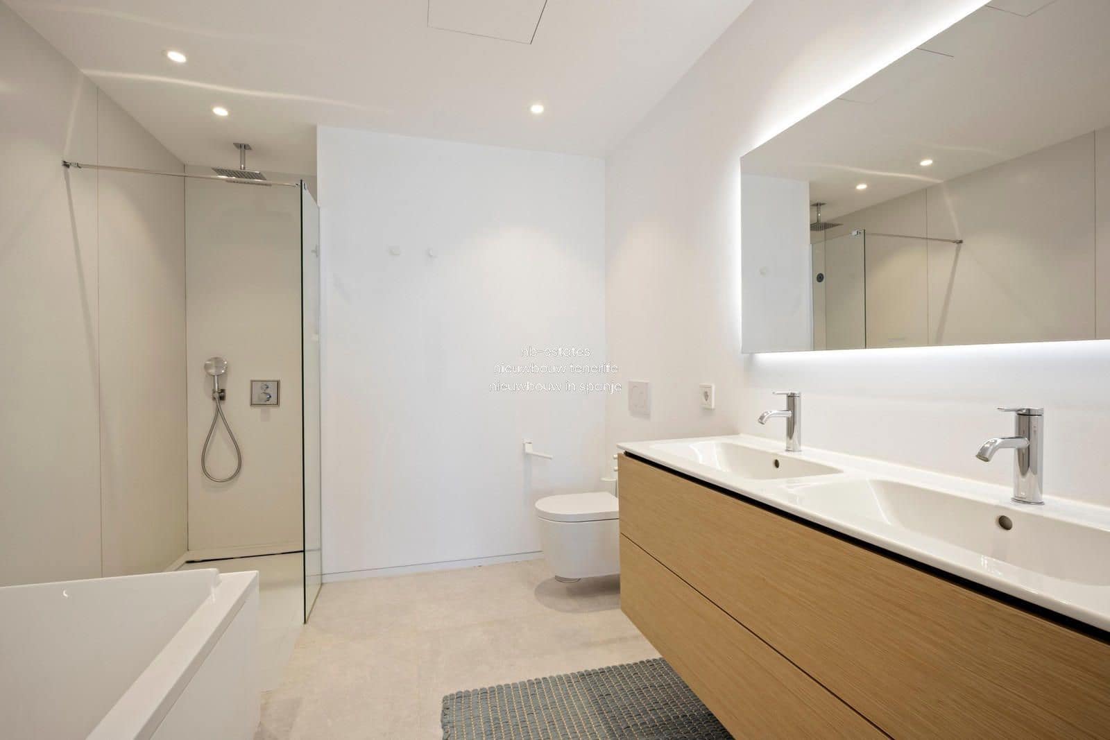 2 bedroom Flat for sale in Palm-Mar with pool garage - € 1,195,000 (Ref: 8875907)