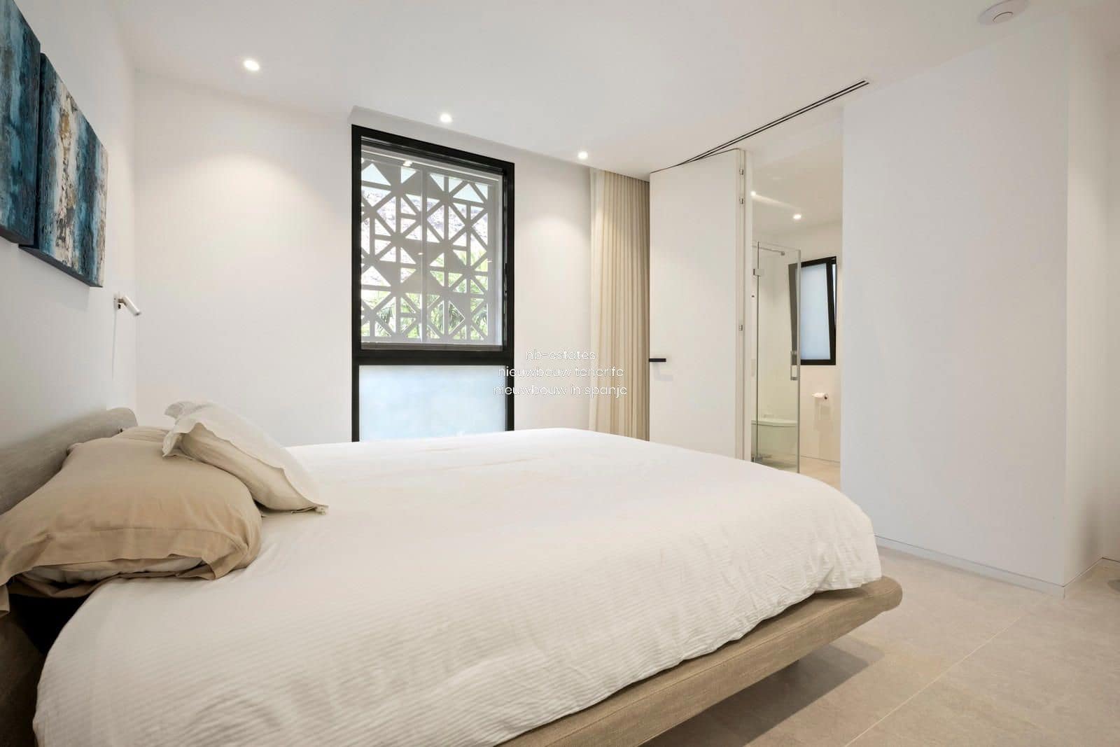 2 bedroom Flat for sale in Palm-Mar with pool garage - € 1,195,000 (Ref: 8875907)