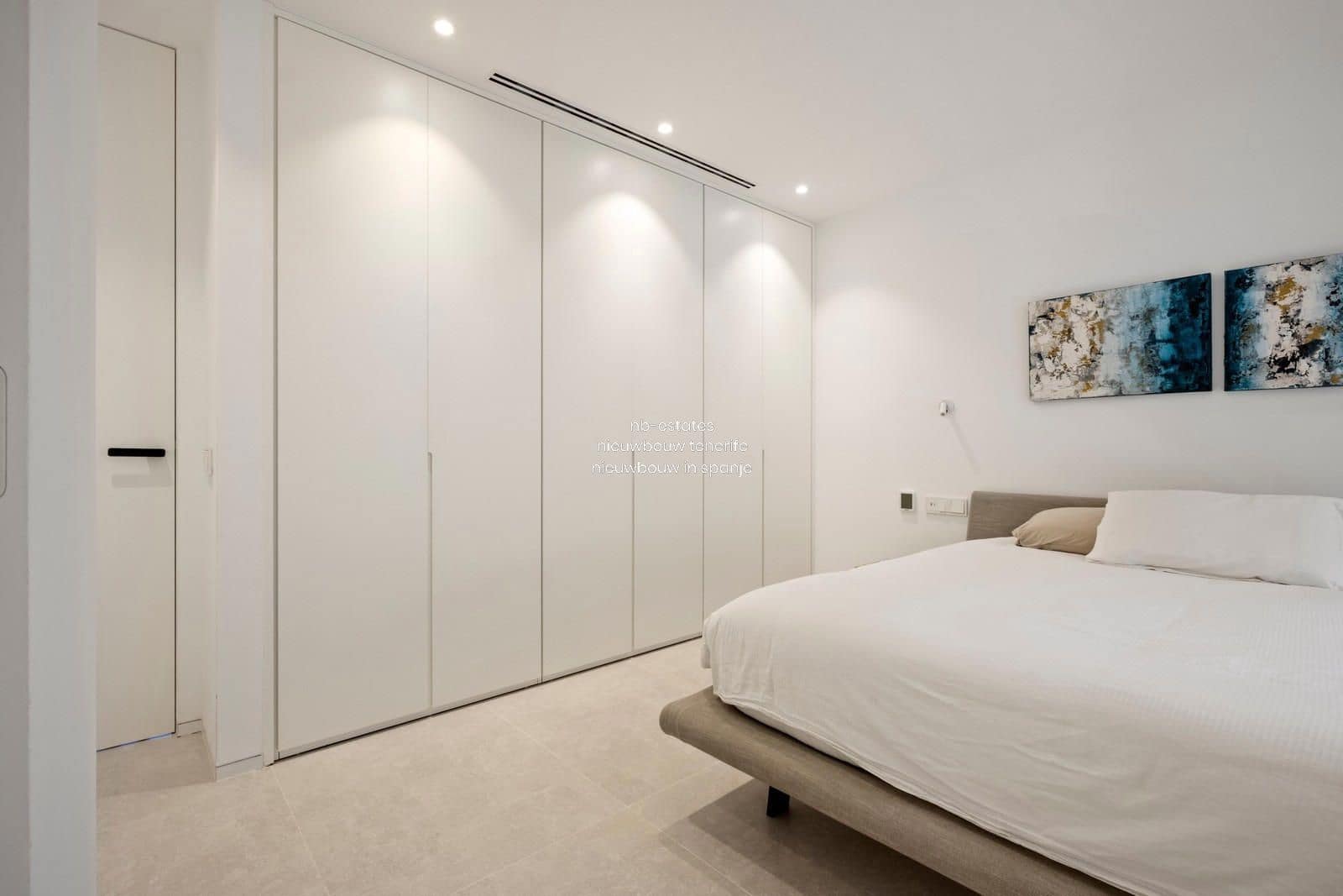 2 bedroom Flat for sale in Palm-Mar with pool garage - € 1,195,000 (Ref: 8875907)