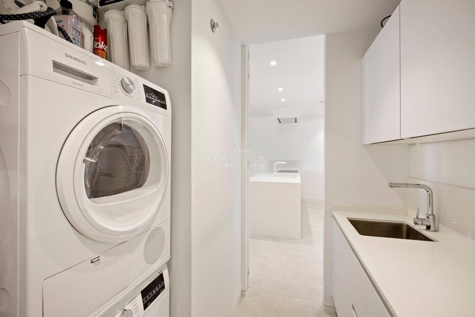 2 bedroom Flat for sale in Palm-Mar with pool garage - € 1,195,000 (Ref: 8875907)