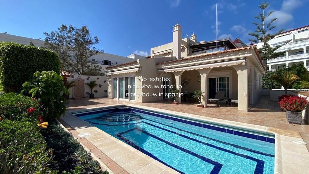 4 soveværelse Villa til salg i Costa Adeje med swimmingpool garage - € 5.200.000 (Ref: 8915910)