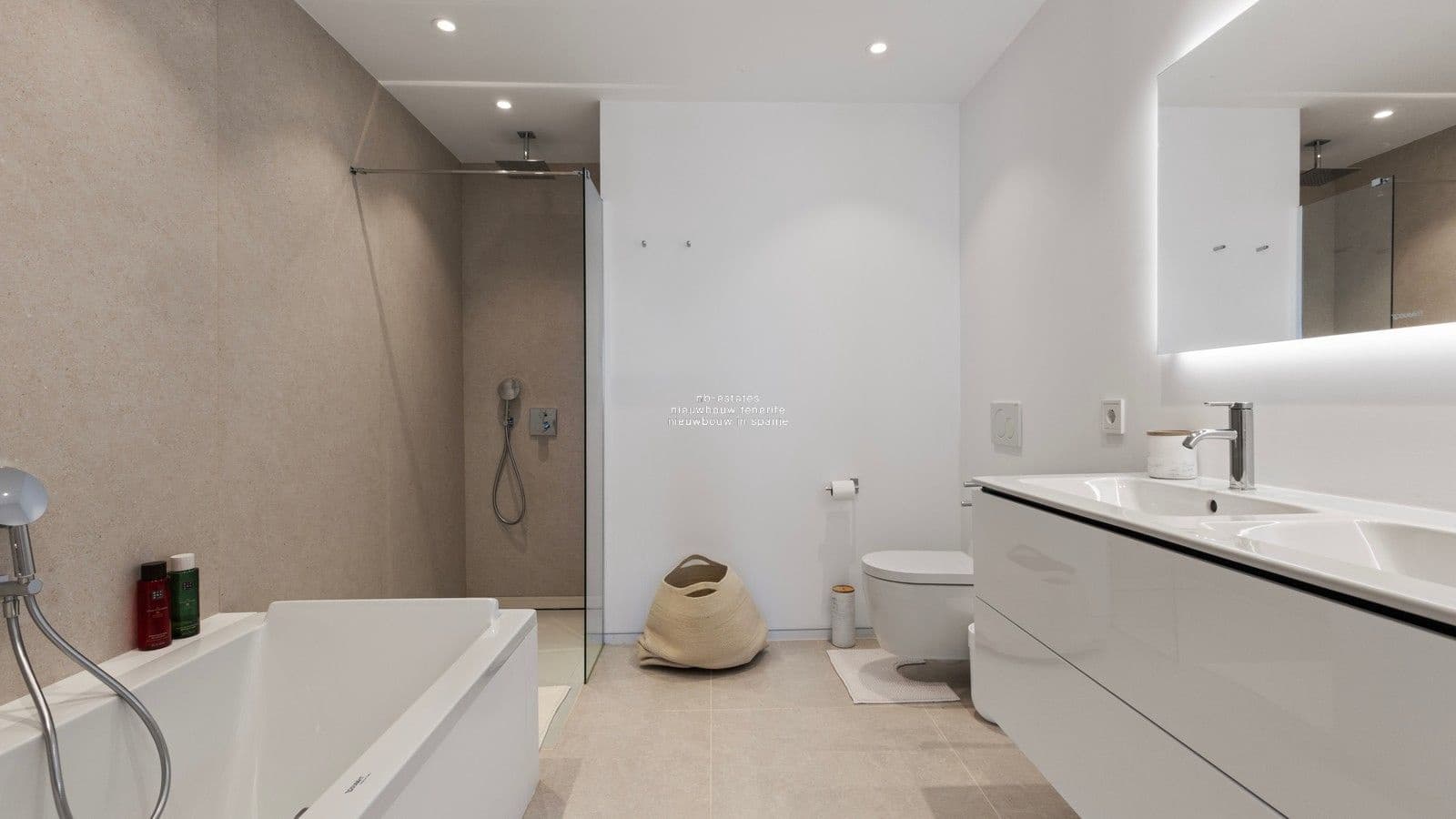 2 soveværelse Lejlighed til salg i Palm-Mar med swimmingpool garage - € 1.125.000 (Ref: 9144608)