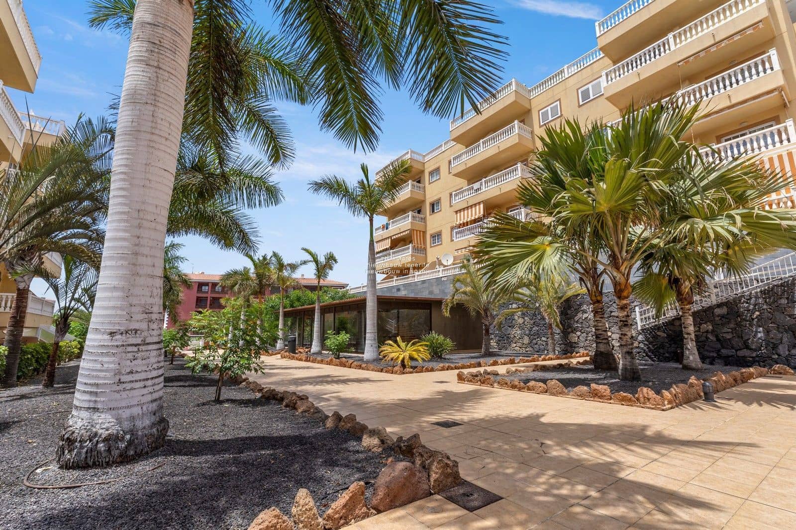 2 soverom Leilighet til salgs i Palm-Mar med svømmebasseng garasje - € 360 000 (Ref: 9181958)