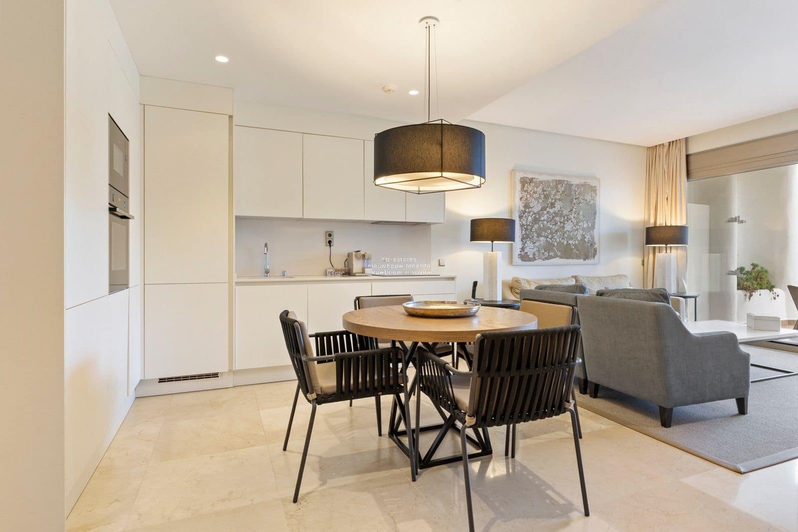 2 makuuhuone Asunto myytävänä paikassa Guia de Isora mukana uima-altaan 
autotalli - 898 000 € (Ref: 9188851)