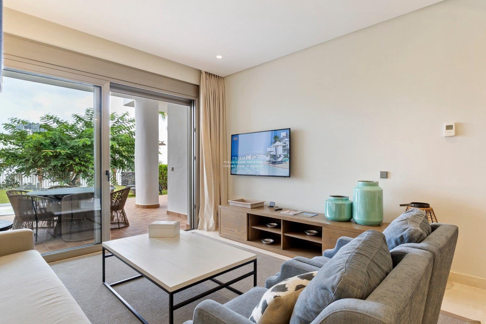 2 makuuhuone Asunto myytävänä paikassa Guia de Isora mukana uima-altaan 
autotalli - 898 000 € (Ref: 9188851)