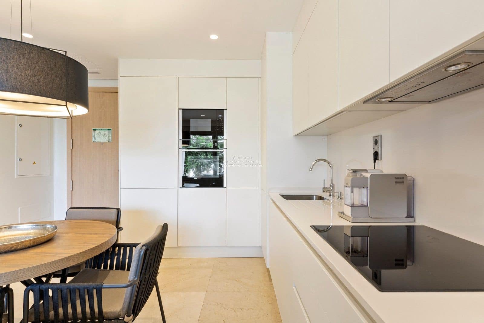 2 makuuhuone Asunto myytävänä paikassa Guia de Isora mukana uima-altaan 
autotalli - 898 000 € (Ref: 9188851)