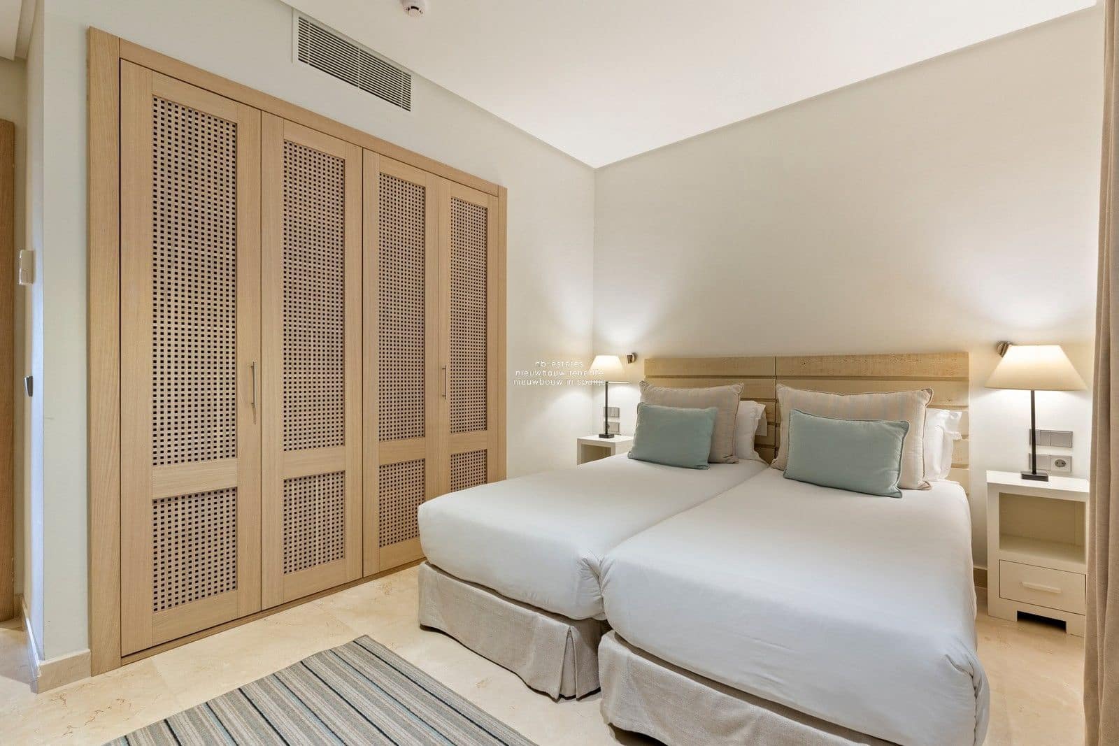 2 makuuhuone Asunto myytävänä paikassa Guia de Isora mukana uima-altaan 
autotalli - 898 000 € (Ref: 9188851)