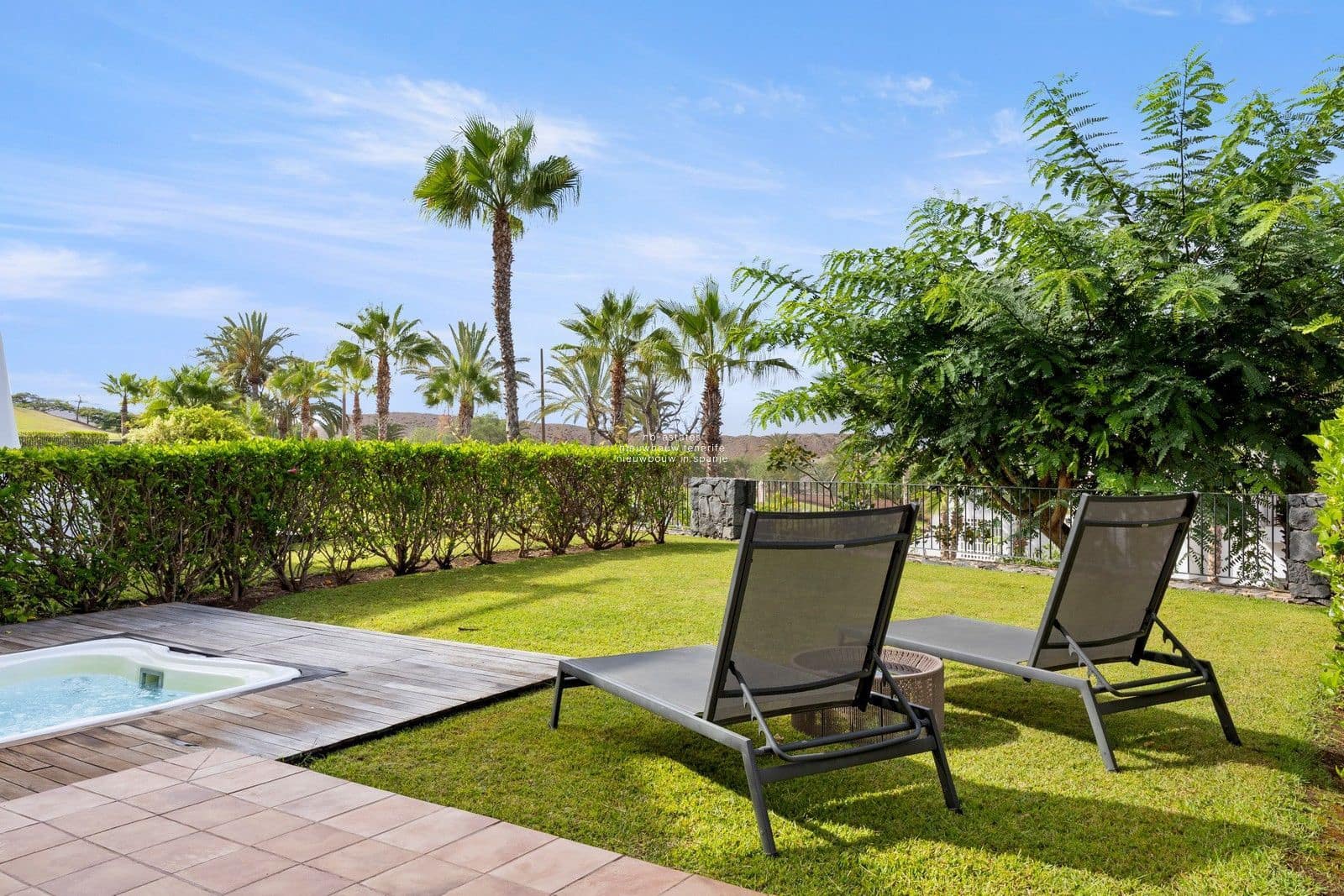 2 makuuhuone Asunto myytävänä paikassa Guia de Isora mukana uima-altaan 
autotalli - 898 000 € (Ref: 9188851)