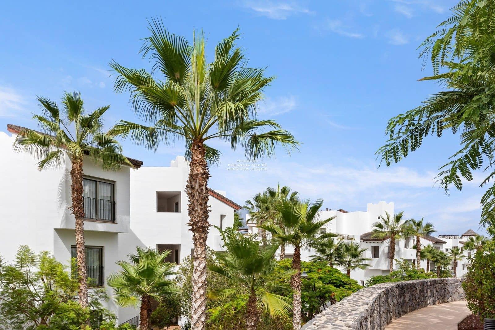 2 makuuhuone Asunto myytävänä paikassa Guia de Isora mukana uima-altaan 
autotalli - 898 000 € (Ref: 9188851)