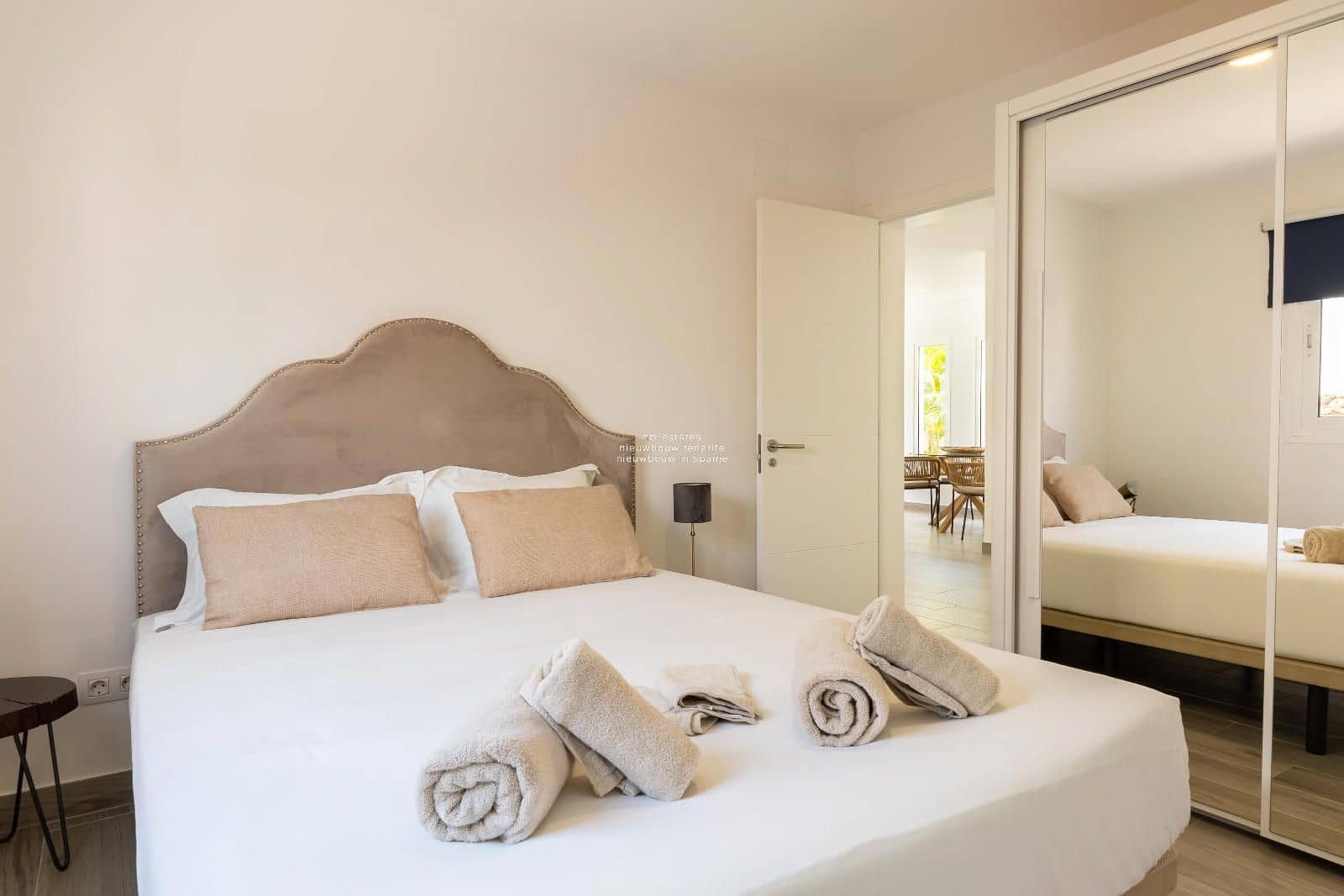 2 bedroom Villa for sale in Palm-Mar with pool - € 790,000 (Ref: 9191858)