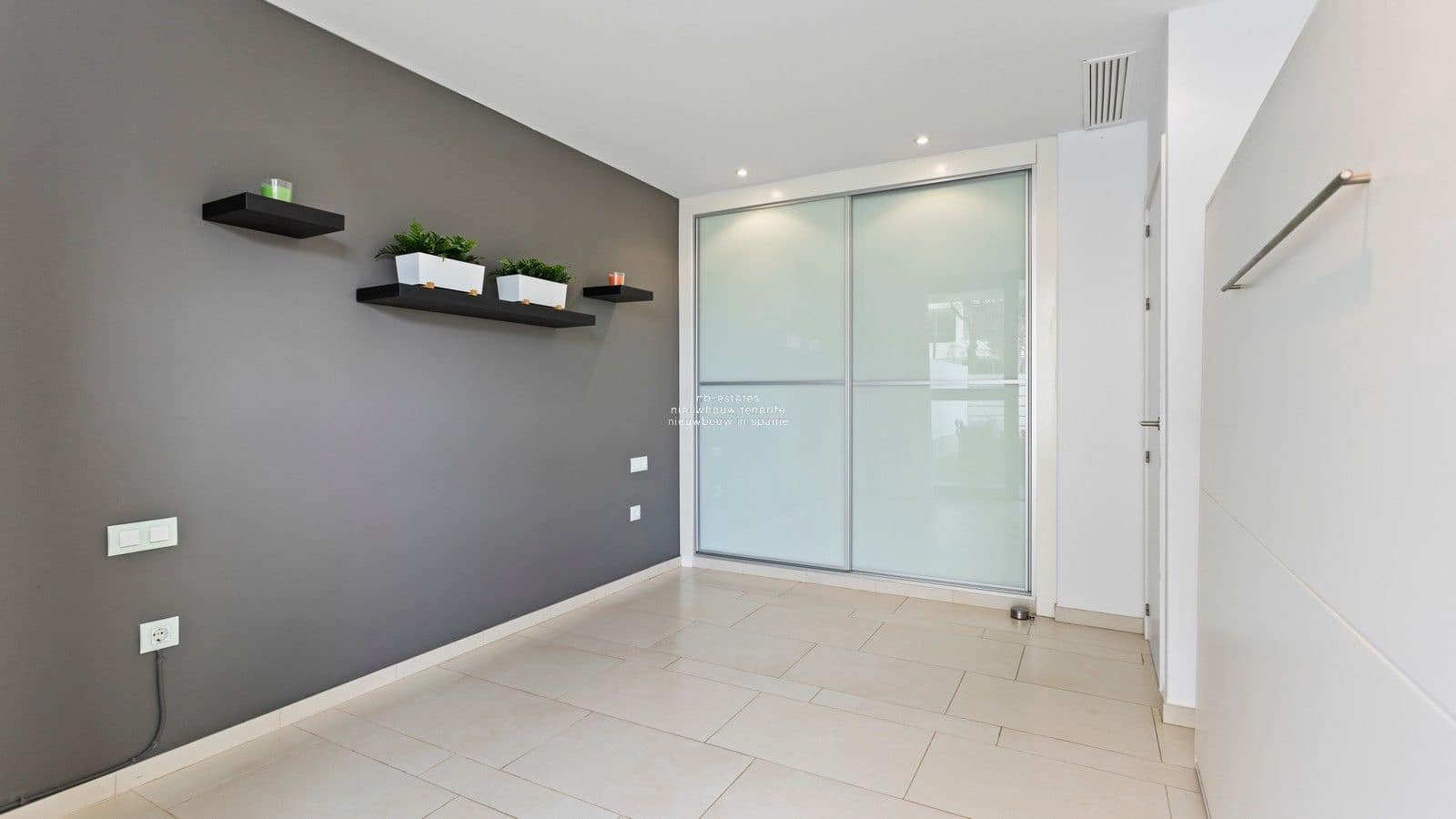 2 soverom Leilighet til salgs i Palm-Mar med svømmebasseng garasje - € 449 000 (Ref: 9231888)