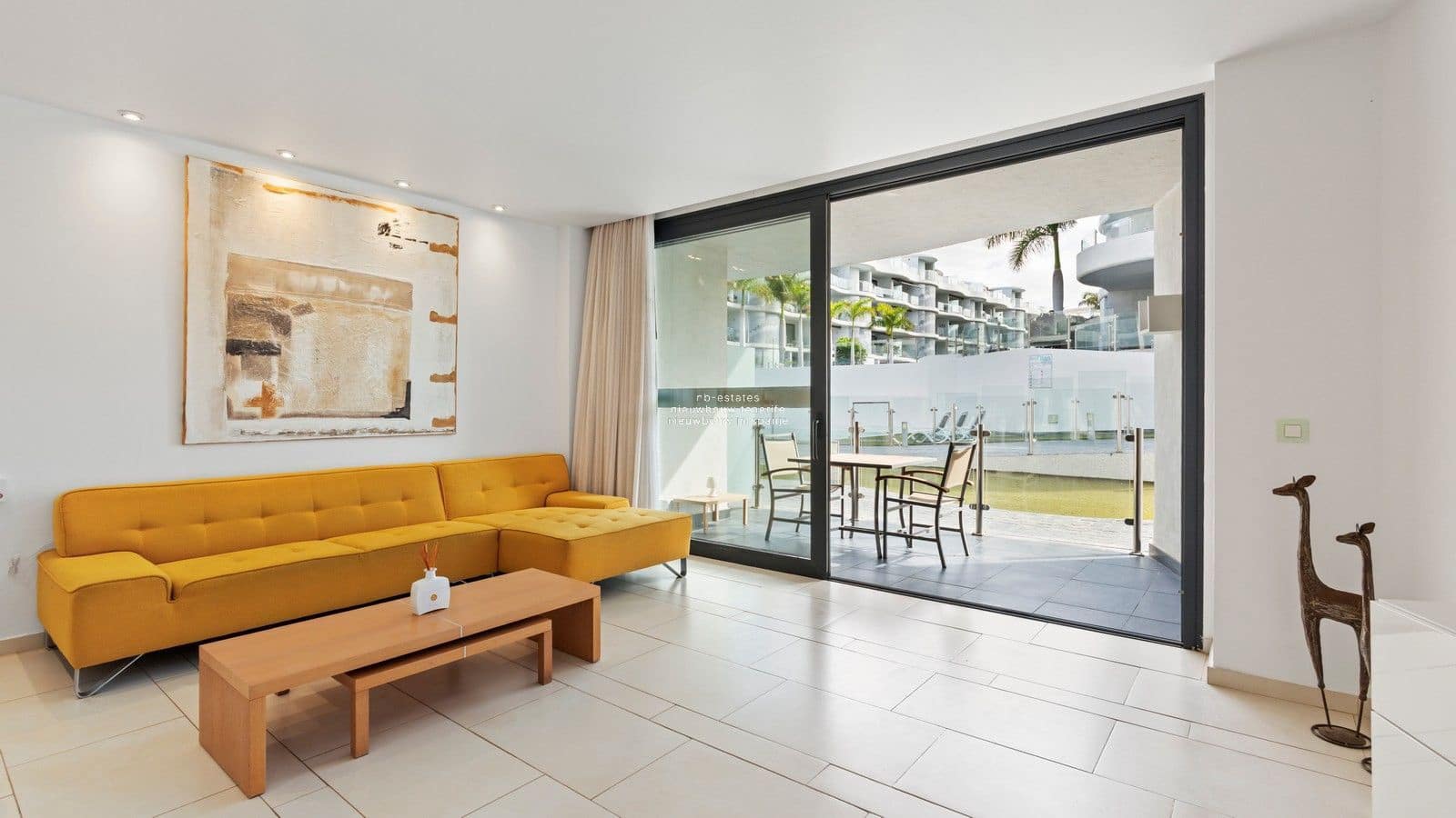 2 soverom Leilighet til salgs i Palm-Mar med svømmebasseng garasje - € 449 000 (Ref: 9231888)