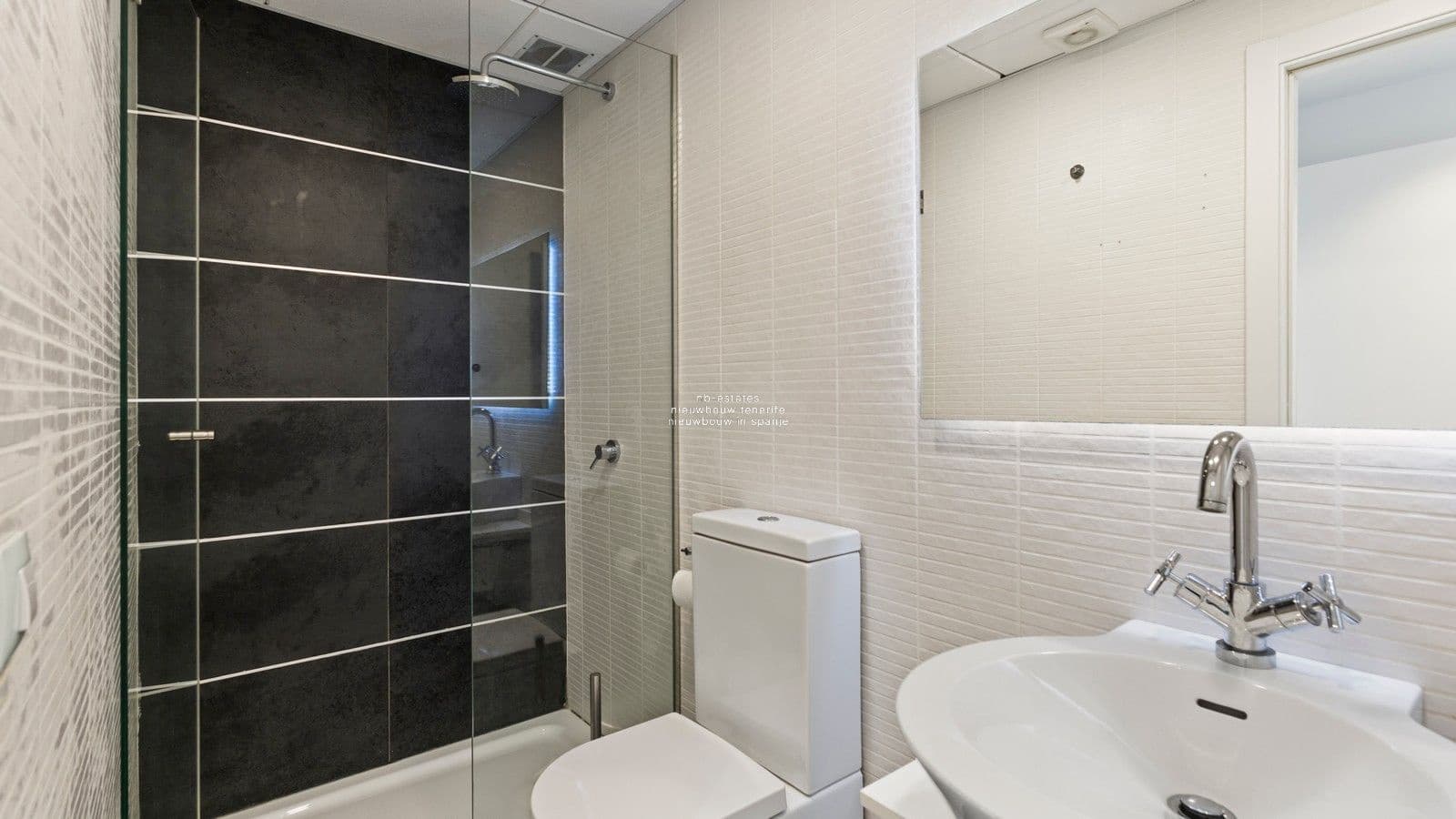 2 soverom Leilighet til salgs i Palm-Mar med svømmebasseng garasje - € 449 000 (Ref: 9231888)