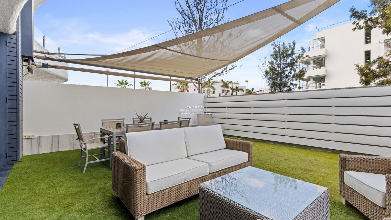 2 soverom Leilighet til salgs i Palm-Mar med svømmebasseng garasje - € 449 000 (Ref: 9231888)