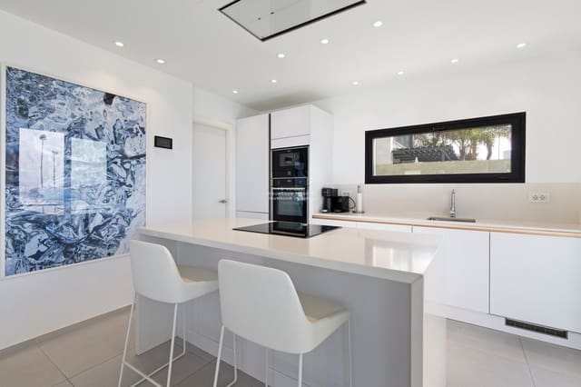 3 makuuhuone Huvila myytävänä paikassa La Caldera, Adeje mukana 
autotalli - 995 000 € (Ref: 9257938)