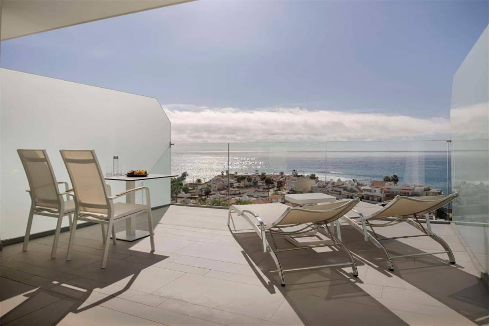 1 soverom Leilighet til salgs i La Caleta Adeje med svømmebasseng - € 385 000 (Ref: 9265079)