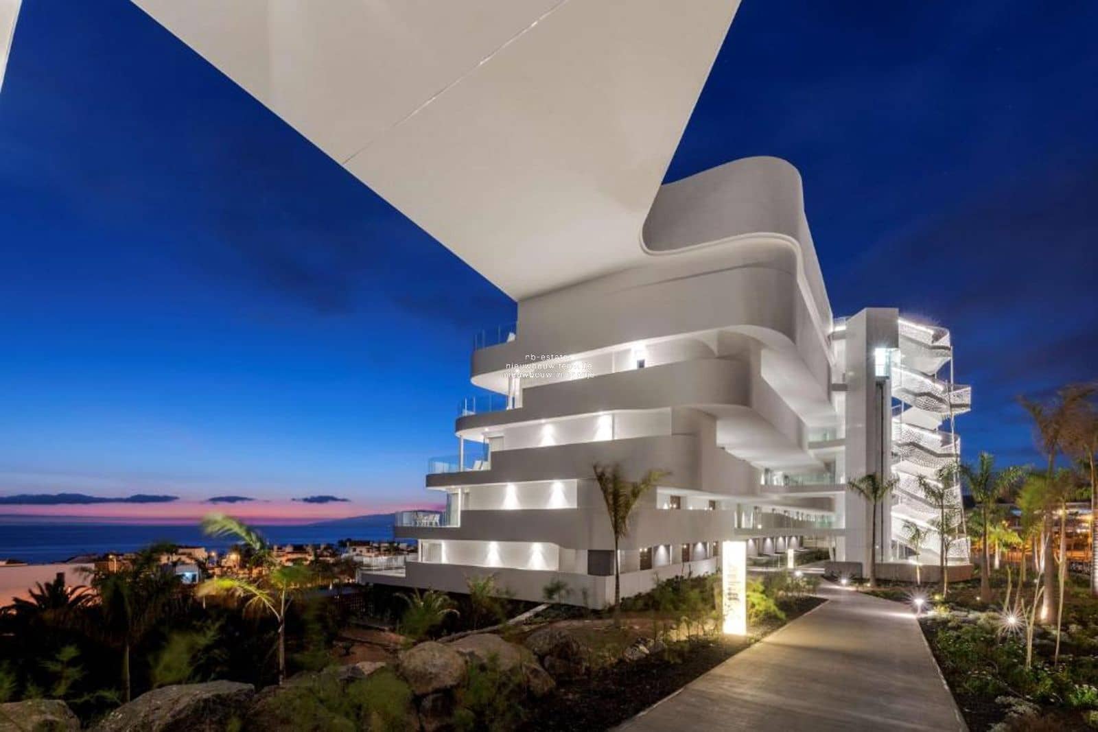 1 soverom Leilighet til salgs i La Caleta Adeje med svømmebasseng - € 385 000 (Ref: 9265079)