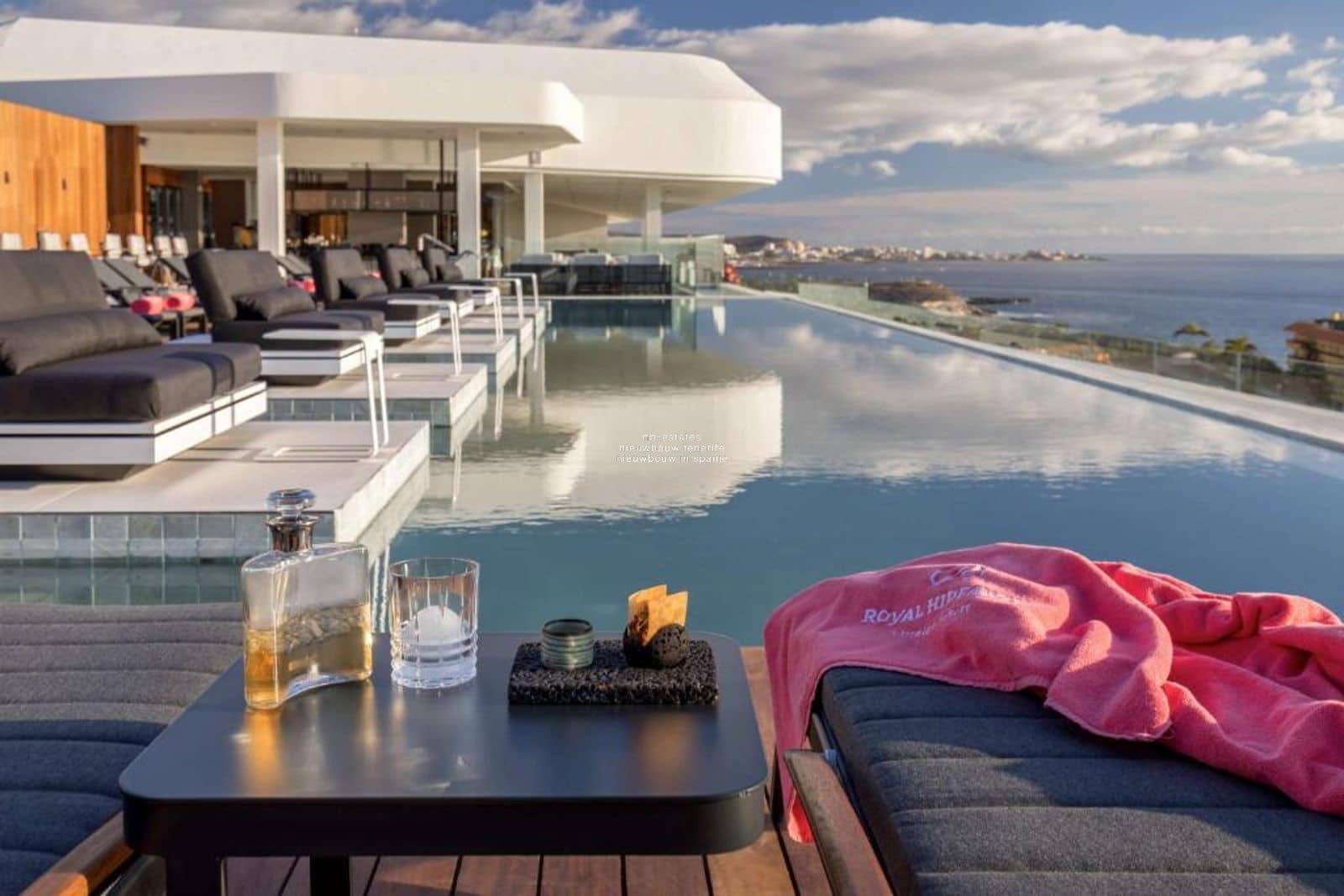 1 soverom Leilighet til salgs i La Caleta Adeje med svømmebasseng - € 385 000 (Ref: 9265079)