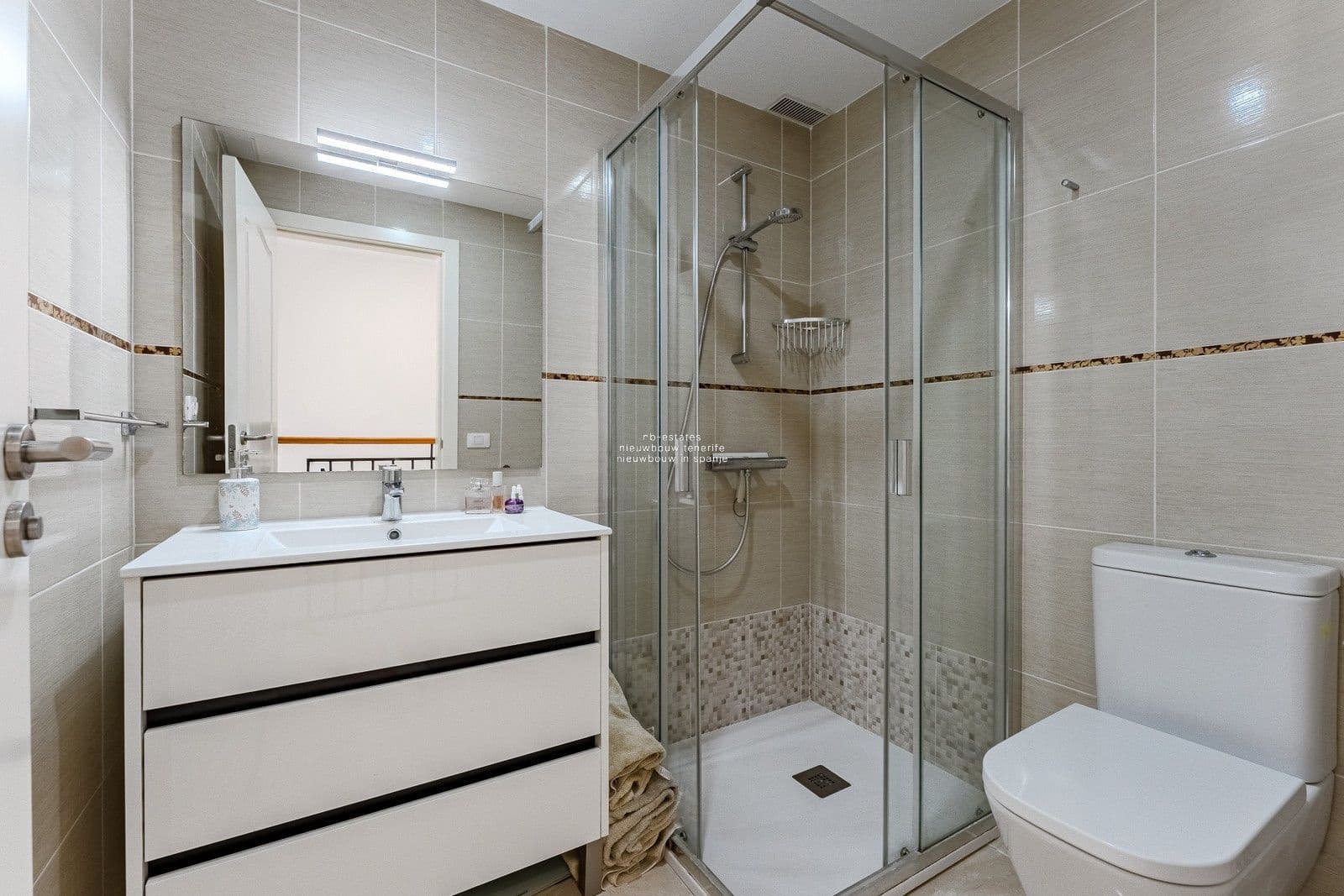 3 makuuhuone Huvila myytävänä paikassa Palm-Mar mukana uima-altaan 
autotalli - 499 000 € (Ref: 9279828)