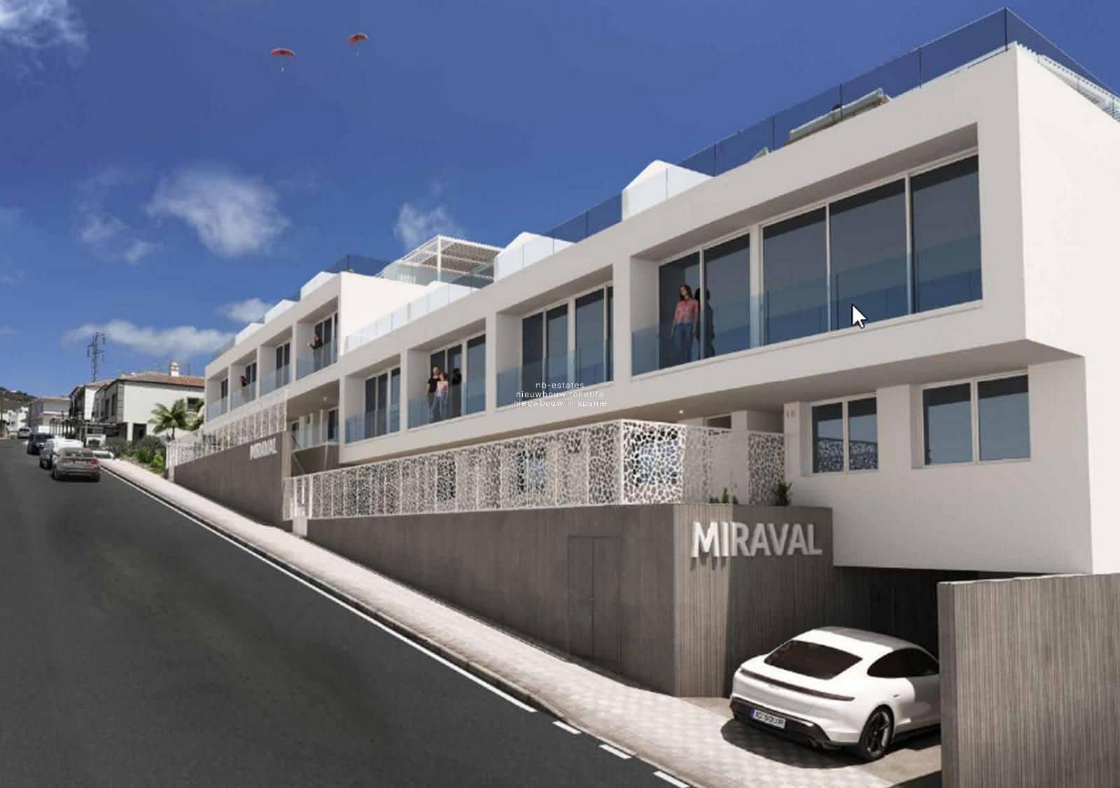 2 makuuhuone Asunto myytävänä paikassa Adeje mukana uima-altaan 
autotalli - 629 000 € (Ref: 9283117)