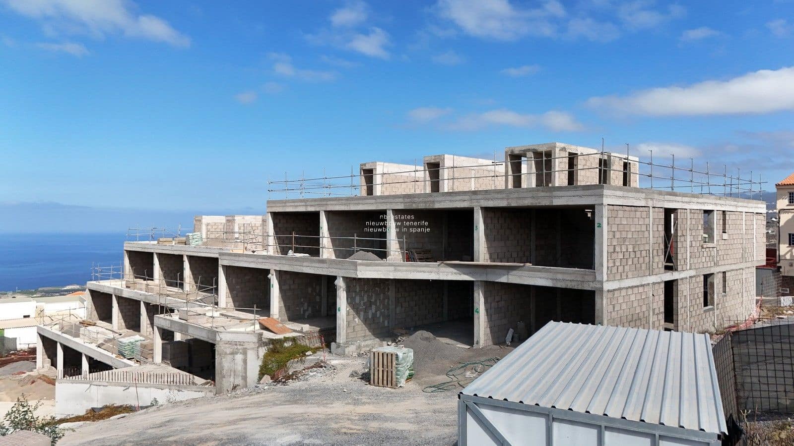 2 makuuhuone Asunto myytävänä paikassa Adeje mukana uima-altaan 
autotalli - 629 000 € (Ref: 9283117)