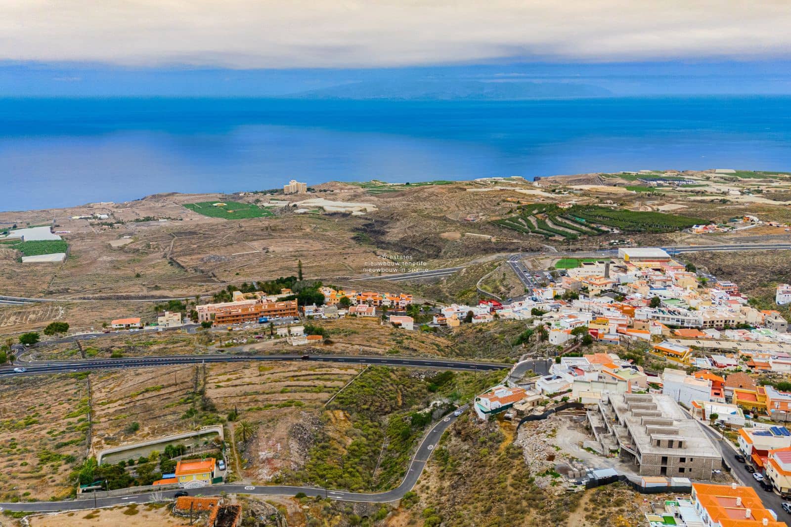 2 makuuhuone Asunto myytävänä paikassa Adeje mukana uima-altaan 
autotalli - 629 000 € (Ref: 9283117)