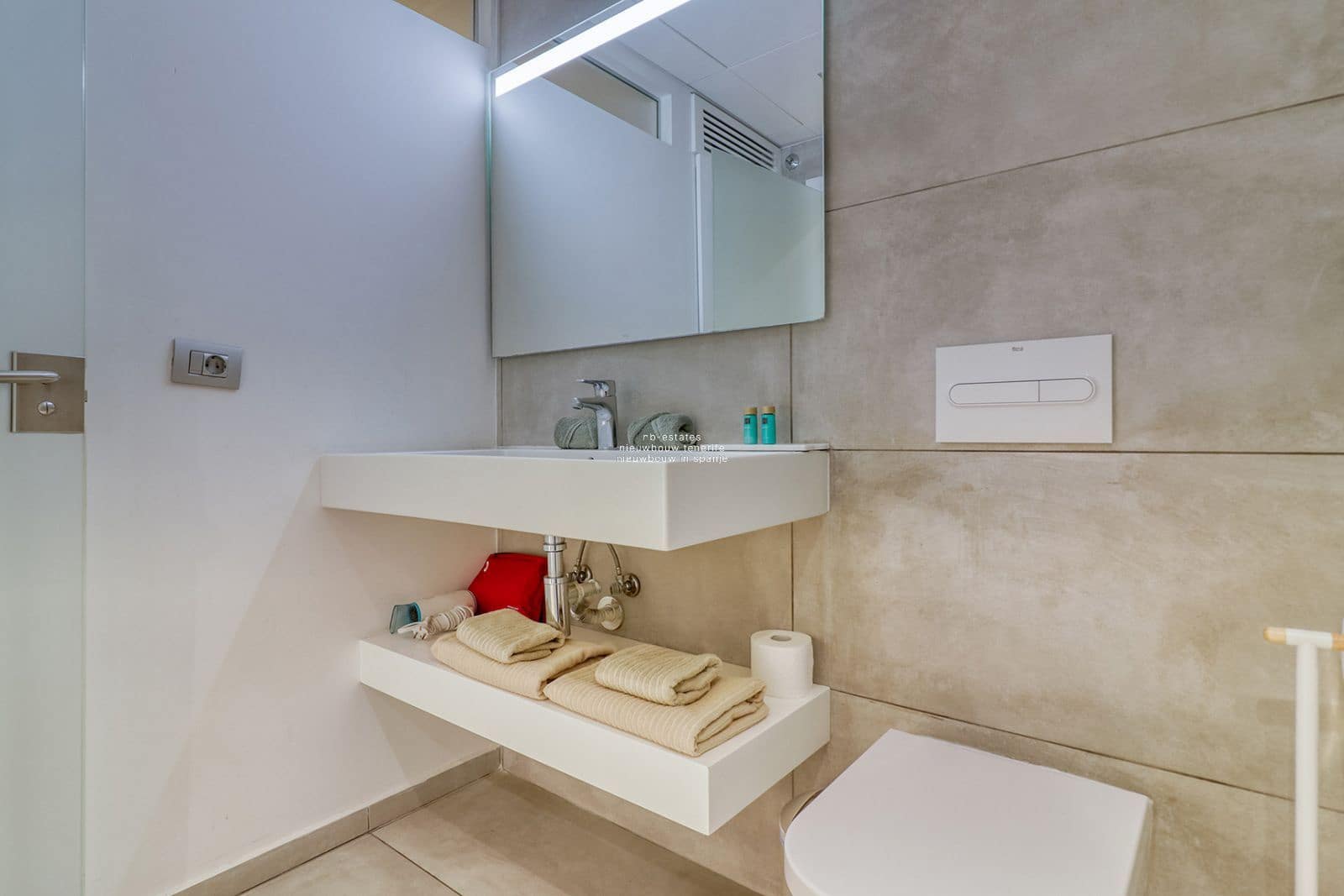 1 quarto Apartamento para venda em Adeje com piscina - 295 000 € (Ref: 9319913)