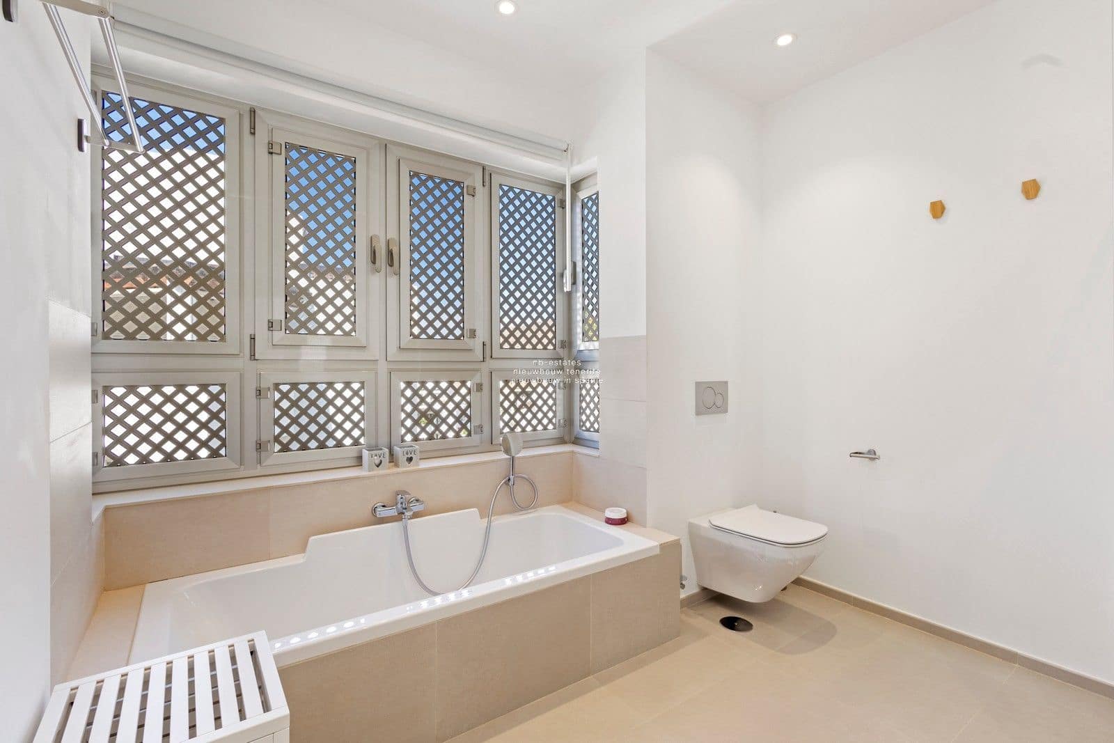 3 slaapkamer Penthouse te koop in Palm-Mar met zwembad garage - € 829.000 (Ref: 9325709)