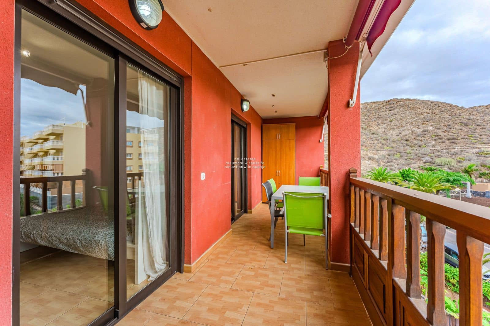 Piso de 2 habitaciones en Palm-Mar en venta con garaje - 359.000 € (Ref: 9402707)