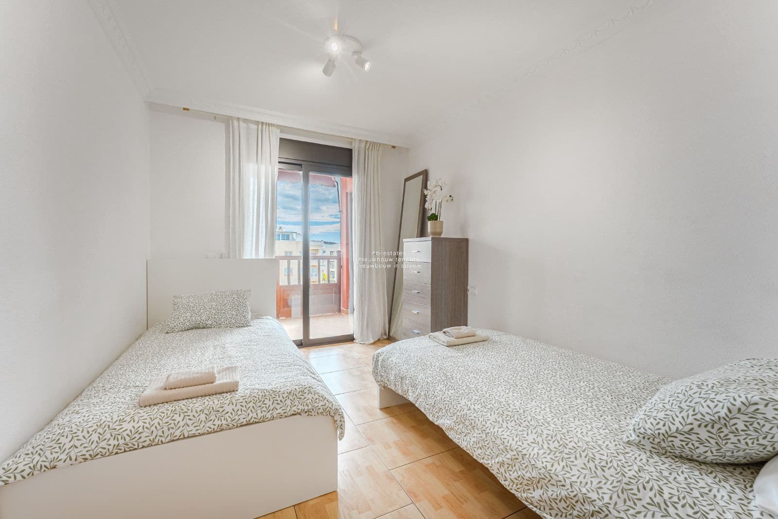 Piso de 2 habitaciones en Palm-Mar en venta con garaje - 359.000 € (Ref: 9402707)