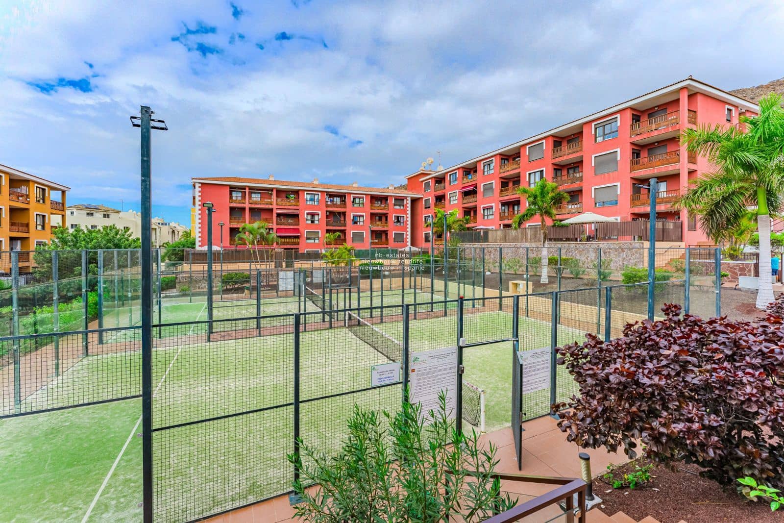 Piso de 2 habitaciones en Palm-Mar en venta con garaje - 359.000 € (Ref: 9402707)