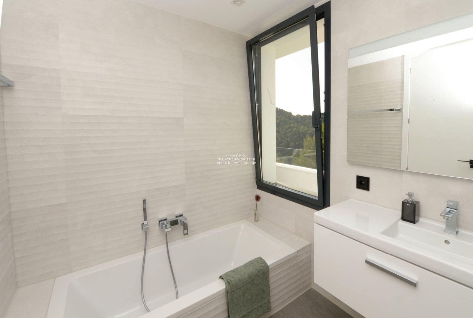 3 bedroom Villa for sale in Javea / Xabia with pool - € 1,620,000 (Ref: 9414295)