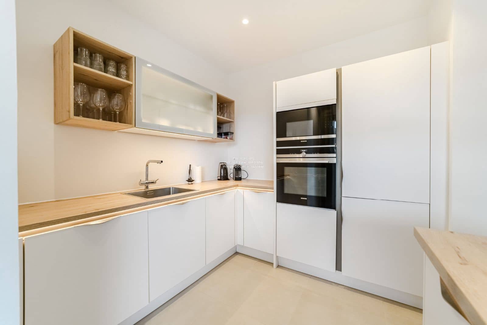 2 makuuhuone Asunto myytävänä paikassa Palm-Mar mukana uima-altaan 
autotalli - 595 000 € (Ref: 9428758)