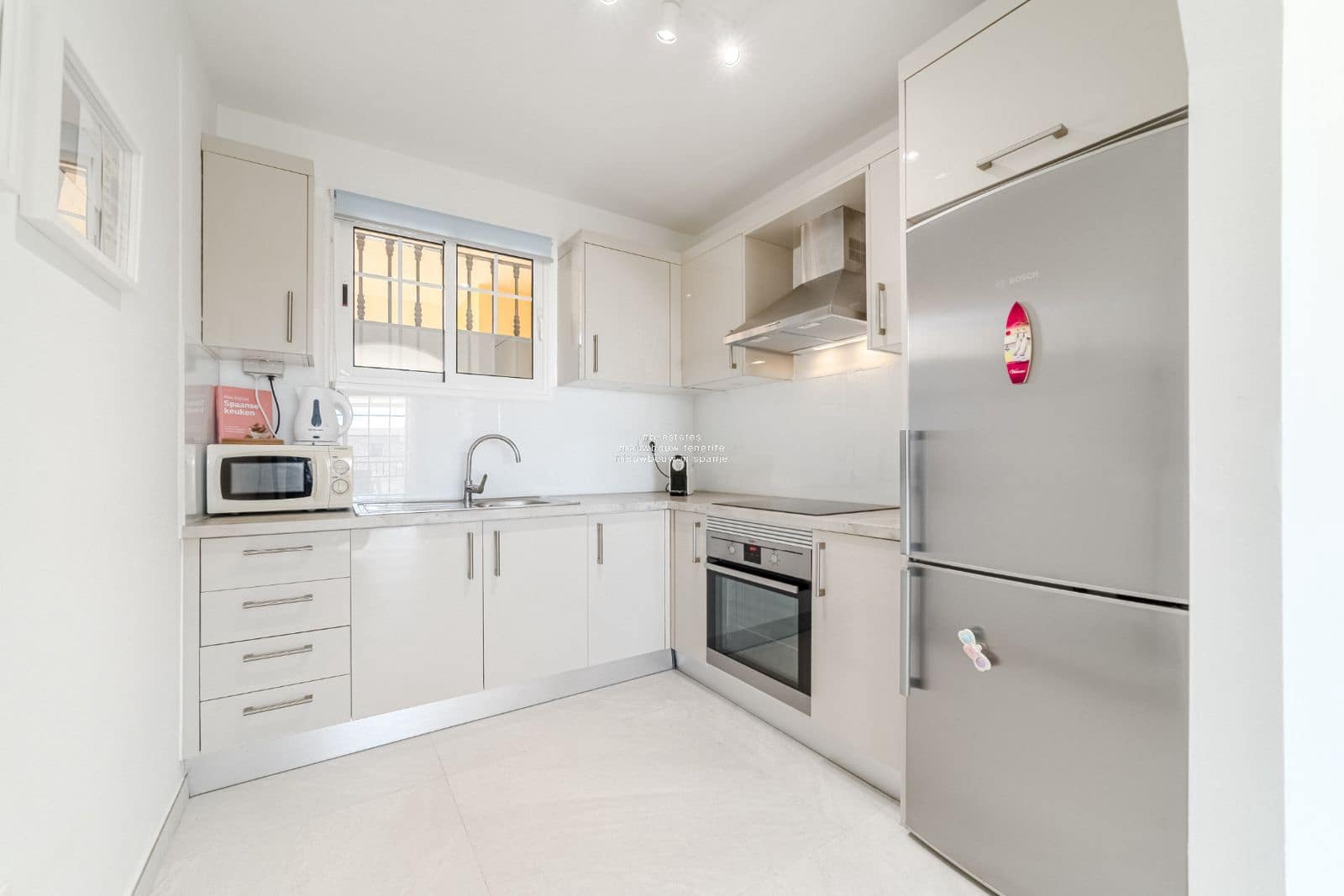 1 slaapkamer Flat te koop in Palm-Mar met zwembad garage - € 455.000 (Ref: 9436406)