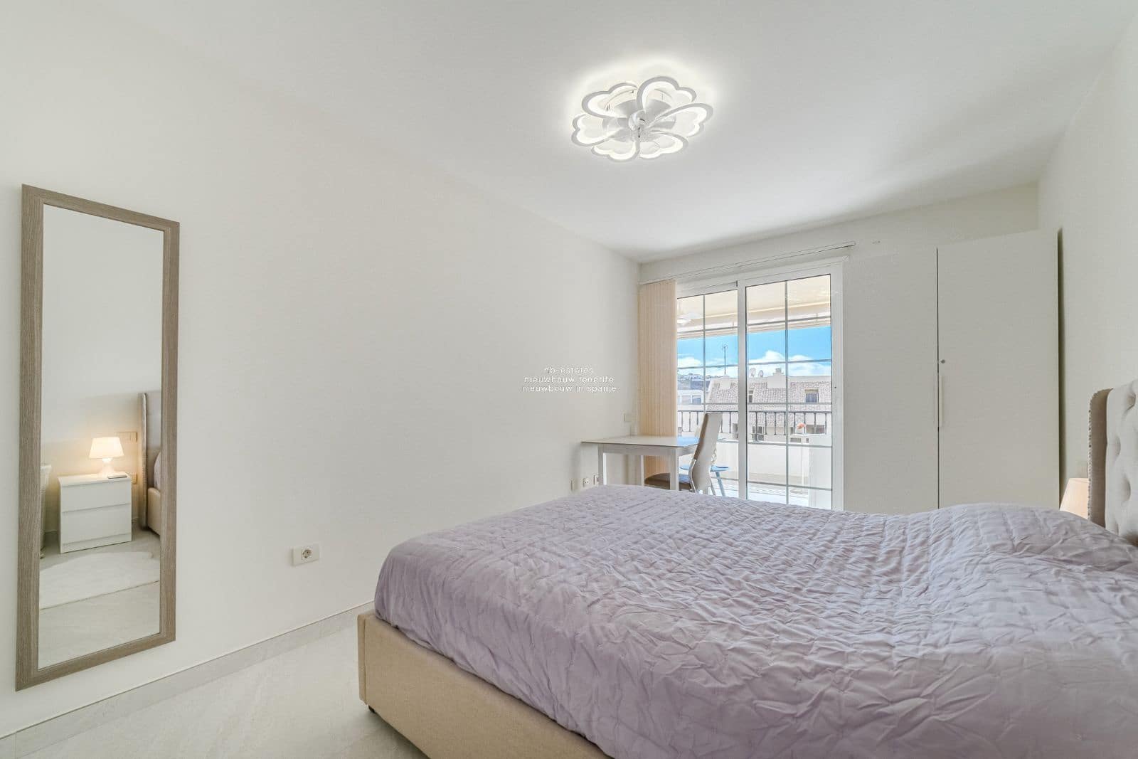 1 slaapkamer Flat te koop in Palm-Mar met zwembad garage - € 455.000 (Ref: 9436406)