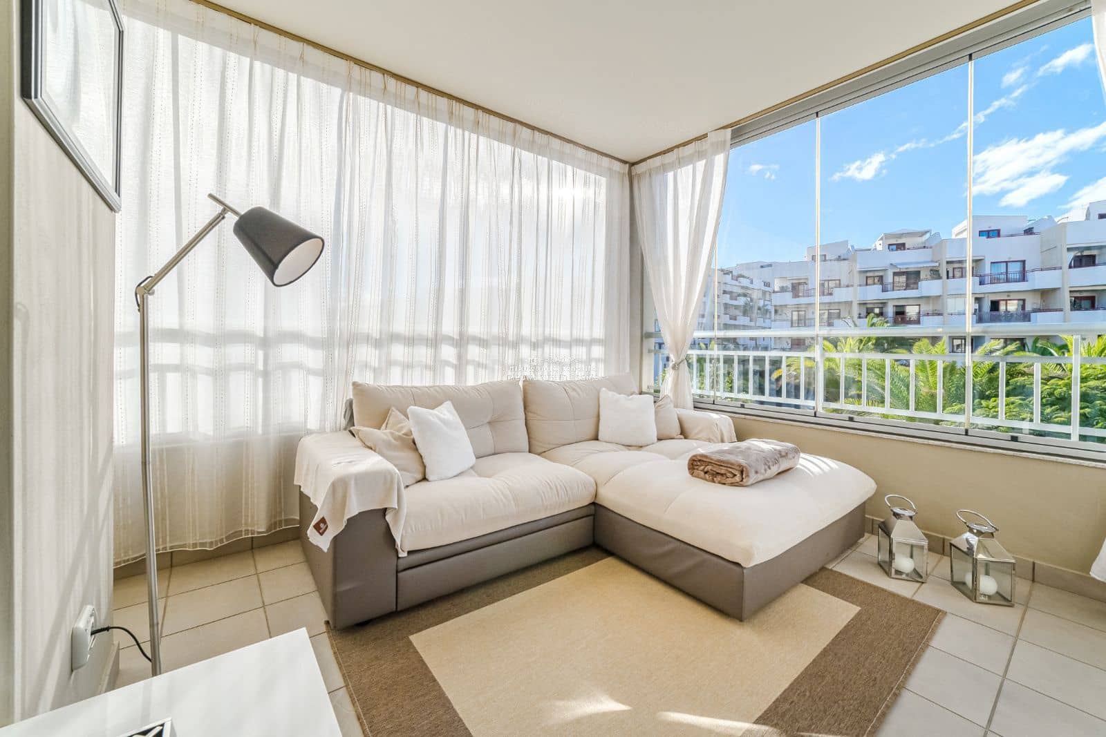 Piso de 1 habitación en Palm-Mar en venta con piscina garaje - 325.000 € (Ref: 9436536)