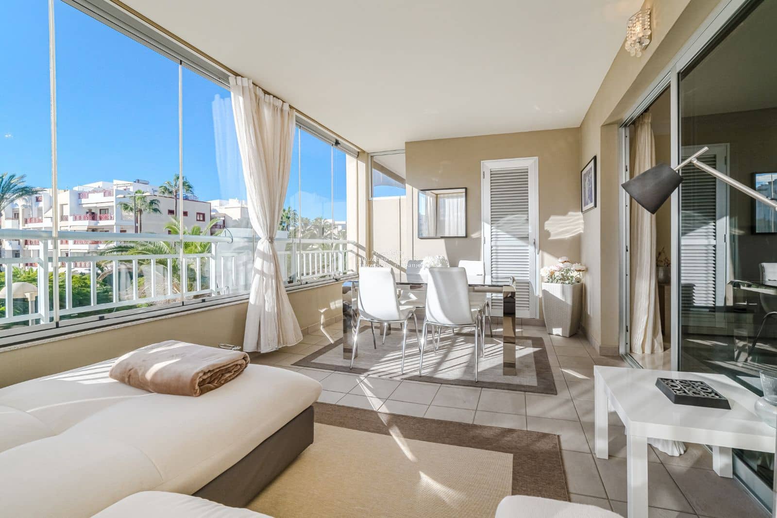 Piso de 1 habitación en Palm-Mar en venta con piscina garaje - 325.000 € (Ref: 9436536)